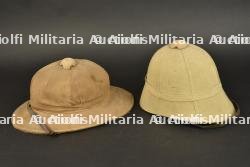 Ensemble de casques coloniaux. Pair of colonial helmets. — miniature 7
