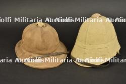 Ensemble de casques coloniaux. Pair of colonial helmets. — photo 8