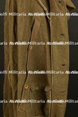 Ensemble d'uniformes. Uniform assortment. — miniature 2