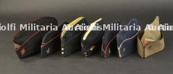Lot de bonnets de police. Assortment of side caps.