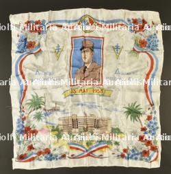 Foulard à l’effigie du Général de Gaulle. Scarf depicting general de gaulle.