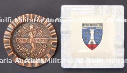 Cendriers commémoratifs. Commemorative ashtrays.