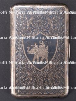 Etui à cigarette offert par le roi de Thailande.