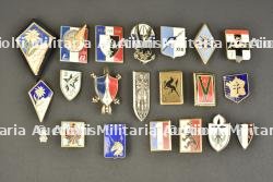 Lot d'insignes divers. Assorted Insignia Group.