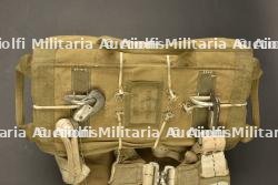 Harnais de parachute A-3 avec housse de parachute ventral. — photo 11