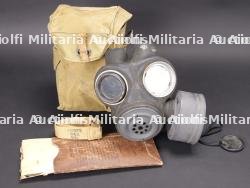 Masque anti-gaz canadien. Canadian gas mask.