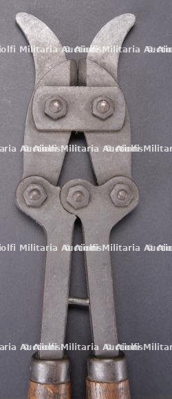 Pince coupante britannique WWI. British WWI wire cutters. — photo 3