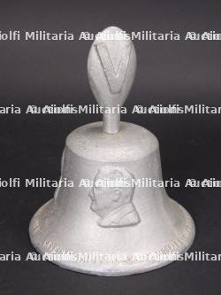 Cloche de la victoire britannique. British Victory Bell.