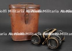 Jumelles britannique. British binoculars.
