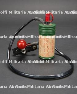 Lampe de survie pour Mae Vest. Mae Vest survival light.