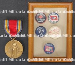 Petits insignes US. Small US badges.