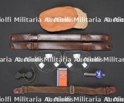 Petits accessoires US. Small US Accessories.