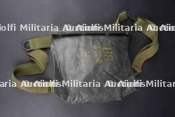 Housse de masque anti-gaz d'assaut US. US assault gas mask bag.