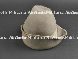 Chapeau de grande tenue de lieutenant du 4eme Régiment des Chasseurs Alpins italien. Lieutenant’s hat of the 4th Italian Alpine Hunters Regiment. — photo 5