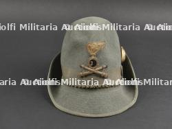 Chapeau de grande tenue de sous-lieutenant du 3eme Régiment des Chasseurs Alpins italien. Second lieutenant of the 3rd Italian Alpine Hunters Regiment.