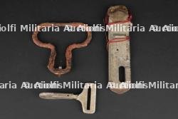 Boucles de parachute provenant de Normandie. US Parachute Hardware from Normandy.