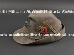 Chapeau de grande tenue d’adjudant du 1er Régiment des Chasseurs Alpins italien. Warrant officer’s hat of the 1st Italian Alpine Fighter Regiment. — miniature 6