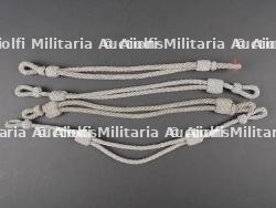 Jugulaires de casquette. German cap chin strap.