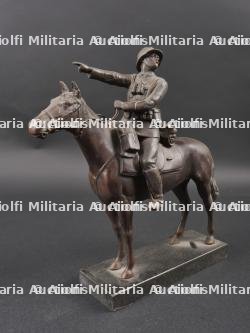 Statuette équestre. German equestrian statue.