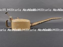 Burette d'huile allemande. German Oil Can.