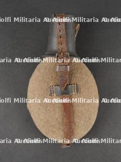 Gourde allemande. German canteen.