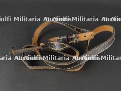 Sangle allemande. German strap.