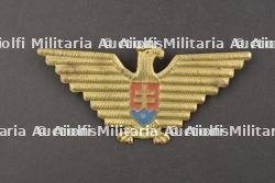 Aigle de coiffure slovaque. Slovak headdress eagle.