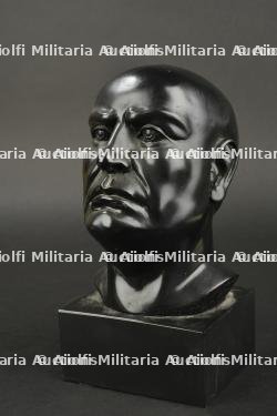 Buste de Benito Mussolini. Benito Mussolini bust.