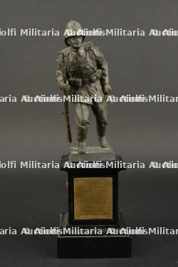 Statue à la gloire du 3 Ostasiatisches Infanterie Regiment campagne de Chine 1900-1901 - Imperial german colonial infanterie in China statuette — photo 1