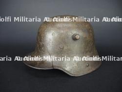 Stahlhelm M16 feldgrau stigmate de combat - ww1 german steel helmet with battle damage — photo 1