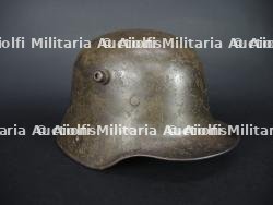 Stahlhelm M16 feldgrau stigmate de combat - ww1 german steel helmet with battle damage — miniature 2