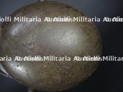 Stahlhelm M16 feldgrau stigmate de combat - ww1 german steel helmet with battle damage — miniature 6