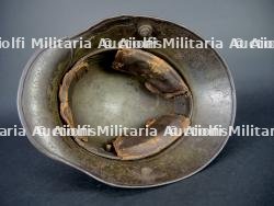 Stahlhelm M16 feldgrau stigmate de combat - ww1 german steel helmet with battle damage — miniature 7