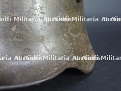 Stahlhelm M16 feldgrau stigmate de combat - ww1 german steel helmet with battle damage — miniature 15
