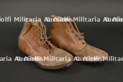 Brodequins allemand. German shoes.