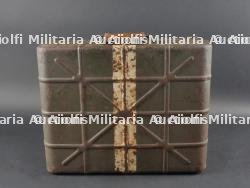 Caisse de grenade à manche.