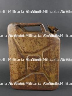 Jerrycan allemand camouflé.