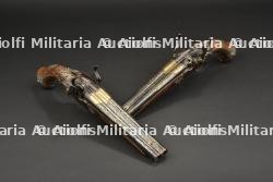 Superbe et rare paire de pistolets à double canons fin XVIIIe Canon Tordu garnitures en argent, platines silex transformées à percussion