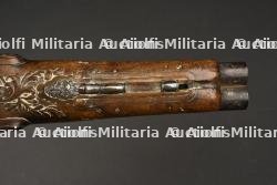 Superbe et rare paire de pistolets à double canons fin XVIIIe Canon Tordu garnitures en argent, platines silex transformées à percussion — photo 12