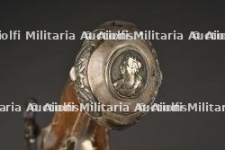 Superbe et rare paire de pistolets à double canons fin XVIIIe Canon Tordu garnitures en argent, platines silex transformées à percussion — miniature 20