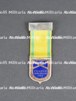 Casque Espagnol Z42 avec plaque de ceinturon et médaille. — miniature 2