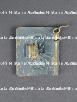Casque Espagnol Z42 avec plaque de ceinturon et médaille. — miniature 5