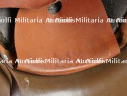 Casque Espagnol Z42 avec plaque de ceinturon et médaille. — miniature 20