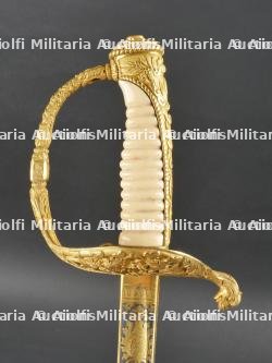Rare et beau sabre d'officier supérieur de marine dans son coffret offert par les instructeurs canonniers du Souverain en 1884 au Commandant Alquier — miniature 13