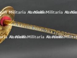 Rare et beau sabre d'officier supérieur de marine dans son coffret offert par les instructeurs canonniers du Souverain en 1884 au Commandant Alquier — miniature 18