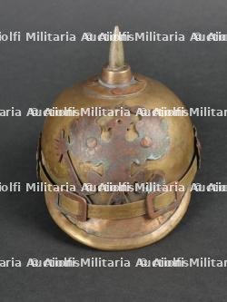 Tirelire ou pot à tabac en forme de casque à pointe artisanat de tranchée