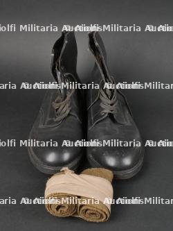 Paire de brodequins SOC