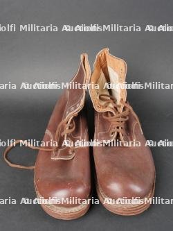 Paire de brodequins SOC