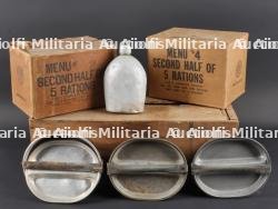 Caisses de ration et gamelles US.