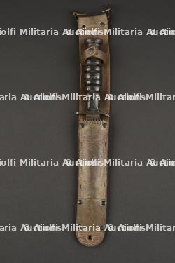 Couteau USM3 et fourreau USM6.